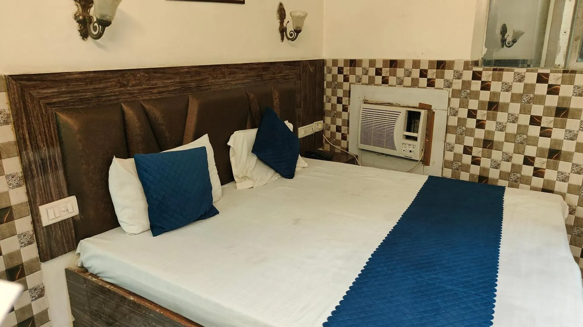 **  Hotel Sarwan 阿格拉 印度